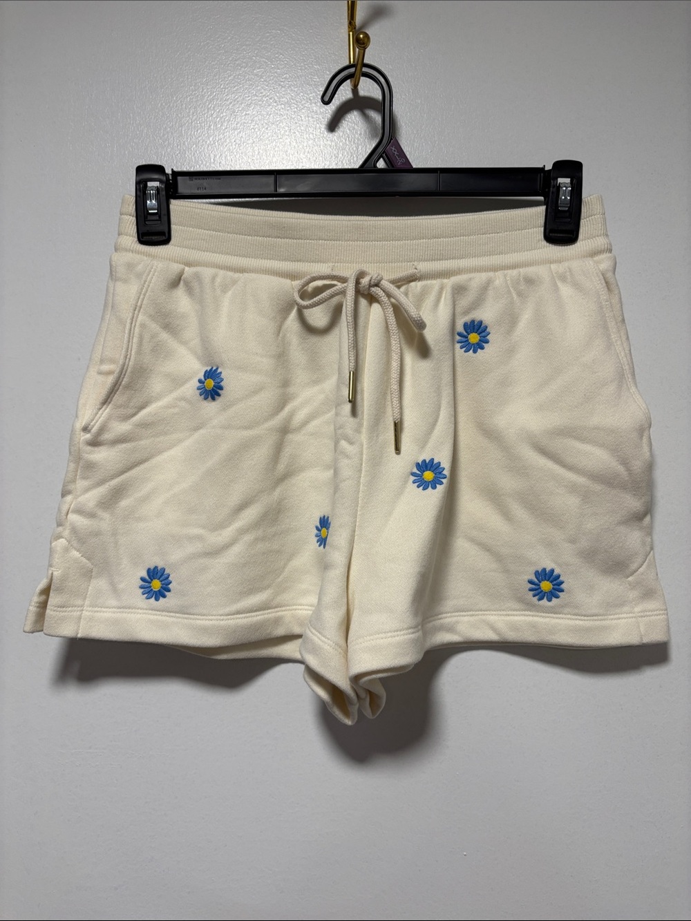 Free Assembly Easy Sweat Short in Delicate Ivory with Flower Embroidery